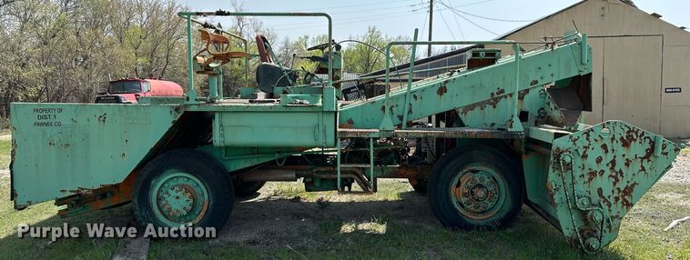 image for item LR9657 Koehring K  chip spreader