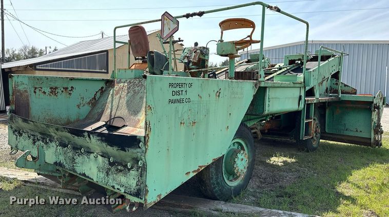 image for item LR9657 Koehring K  chip spreader