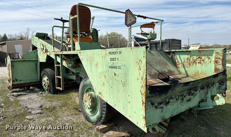 image for item LR9657 Koehring K  chip spreader