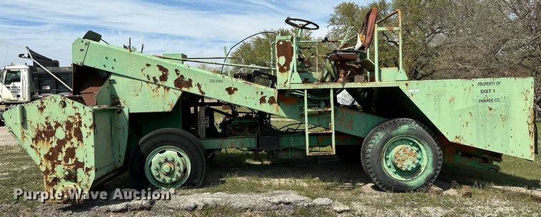 image for item LR9657 Koehring K  chip spreader