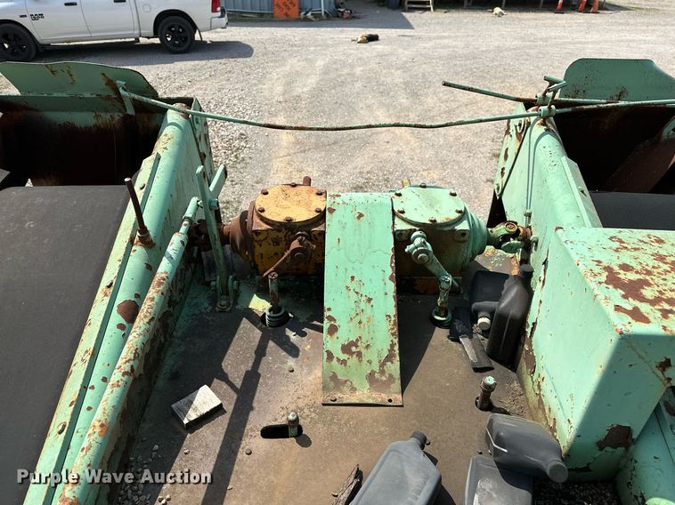 image for item LR9657 Koehring K  chip spreader