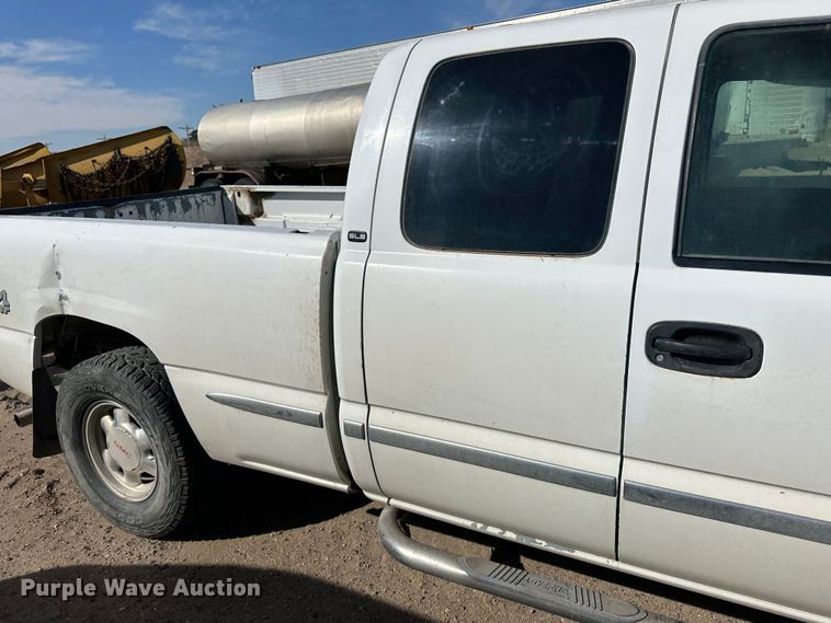 image for item LT9277 2002 GMC Sierra 1500  Ext. Cab pickup truck