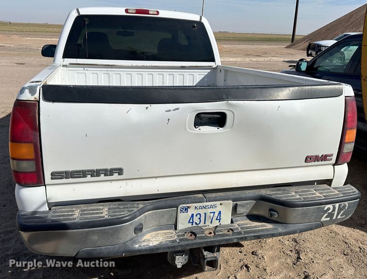 image for item LT9277 2002 GMC Sierra 1500  Ext. Cab pickup truck