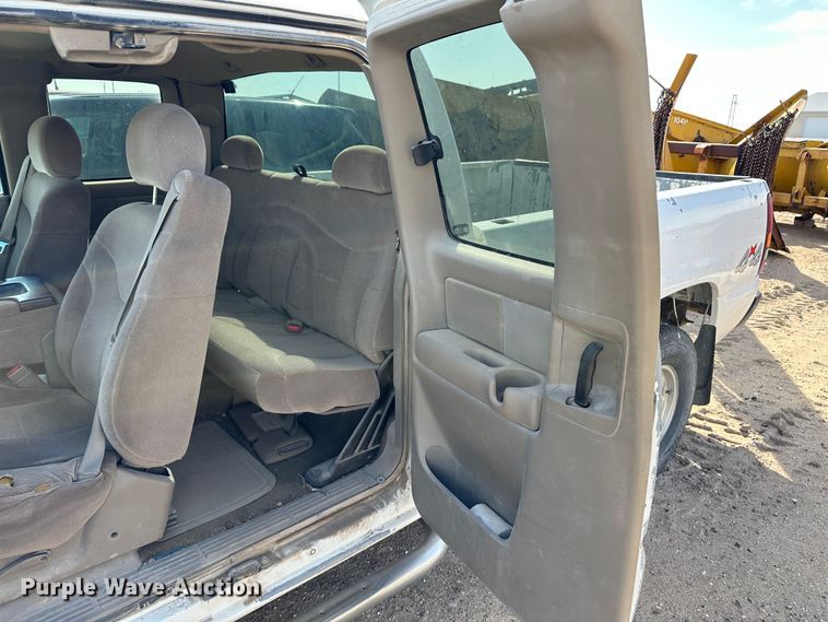 image for item LT9277 2002 GMC Sierra 1500  Ext. Cab pickup truck