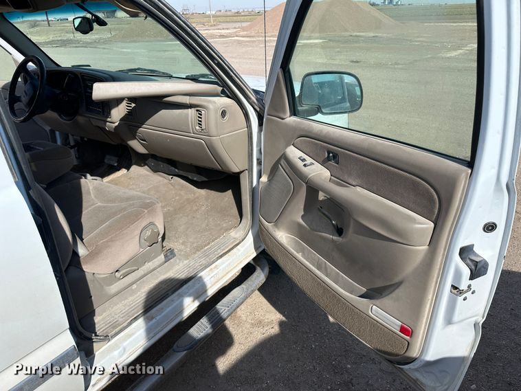 image for item LT9277 2002 GMC Sierra 1500  Ext. Cab pickup truck