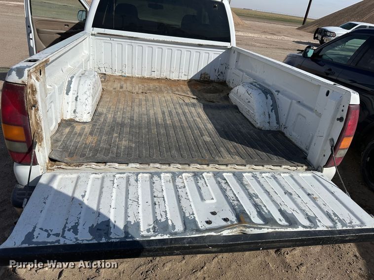 image for item LT9277 2002 GMC Sierra 1500  Ext. Cab pickup truck