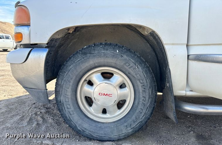 image for item LT9277 2002 GMC Sierra 1500  Ext. Cab pickup truck