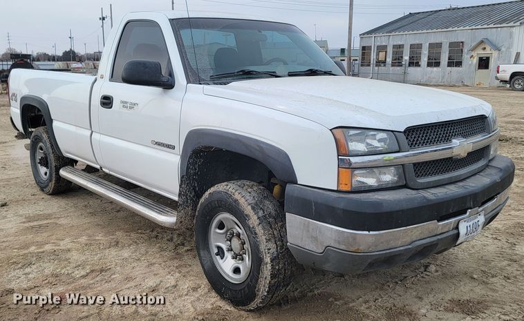 image for item LV9391 2004 Chevrolet Silverado 2500 HD  pickup truck