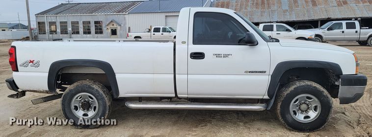 image for item LV9391 2004 Chevrolet Silverado 2500 HD  pickup truck