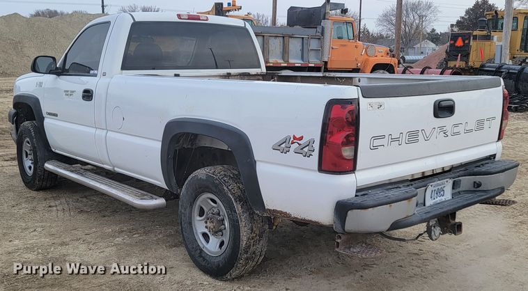 image for item LV9391 2004 Chevrolet Silverado 2500 HD  pickup truck