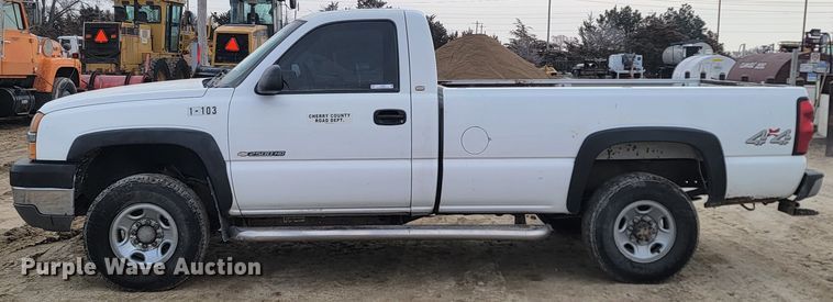image for item LV9391 2004 Chevrolet Silverado 2500 HD  pickup truck
