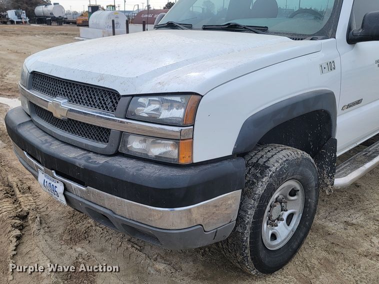 image for item LV9391 2004 Chevrolet Silverado 2500 HD  pickup truck