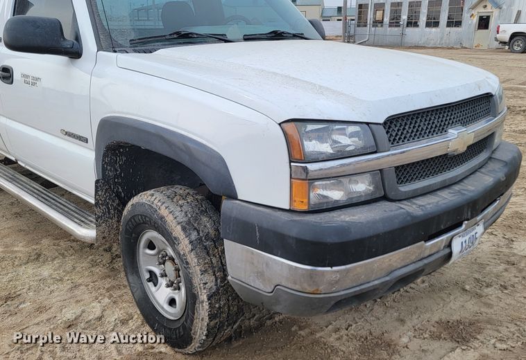 image for item LV9391 2004 Chevrolet Silverado 2500 HD  pickup truck