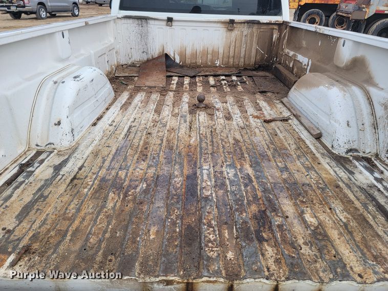 image for item LV9391 2004 Chevrolet Silverado 2500 HD  pickup truck