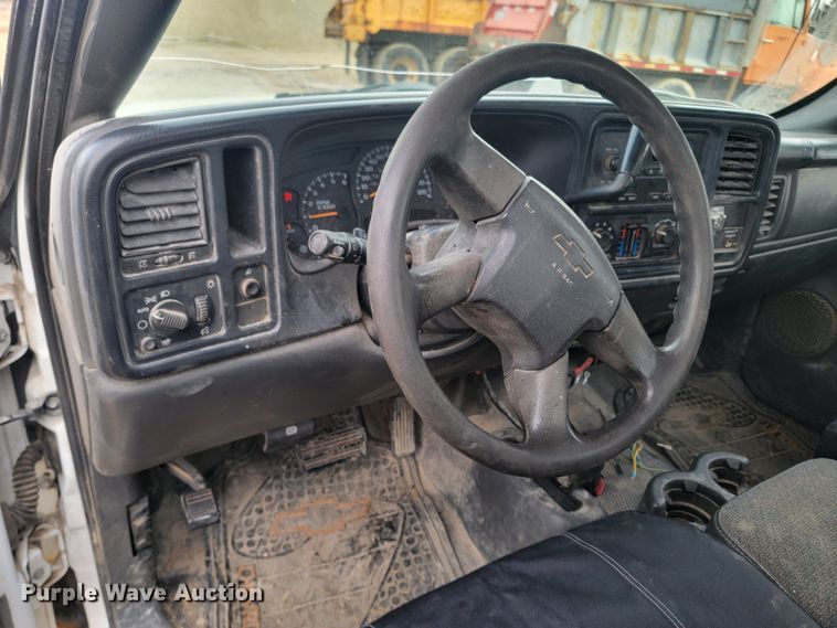 image for item LV9391 2004 Chevrolet Silverado 2500 HD  pickup truck