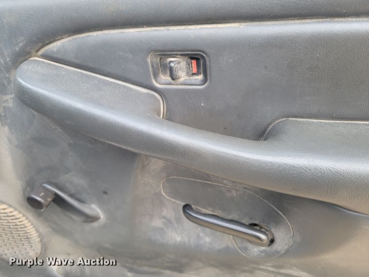 image for item LV9391 2004 Chevrolet Silverado 2500 HD  pickup truck