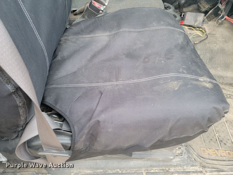 image for item LV9391 2004 Chevrolet Silverado 2500 HD  pickup truck