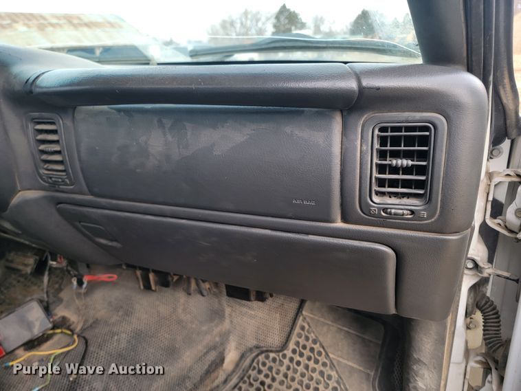 image for item LV9391 2004 Chevrolet Silverado 2500 HD  pickup truck