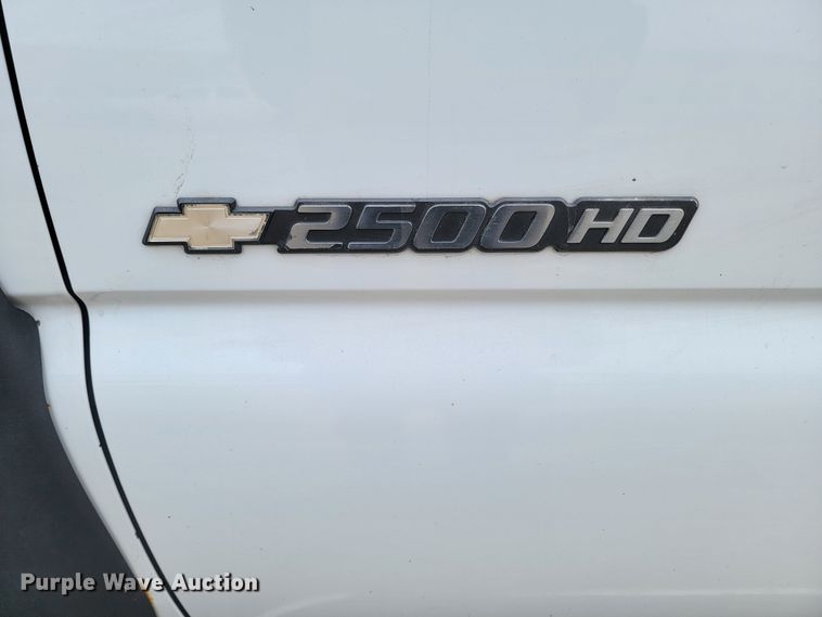 image for item LV9391 2004 Chevrolet Silverado 2500 HD  pickup truck