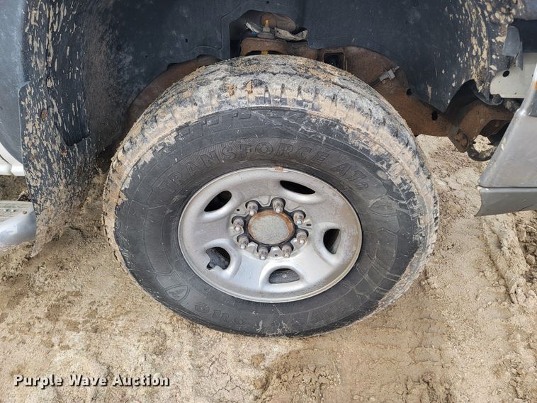 image for item LV9391 2004 Chevrolet Silverado 2500 HD  pickup truck