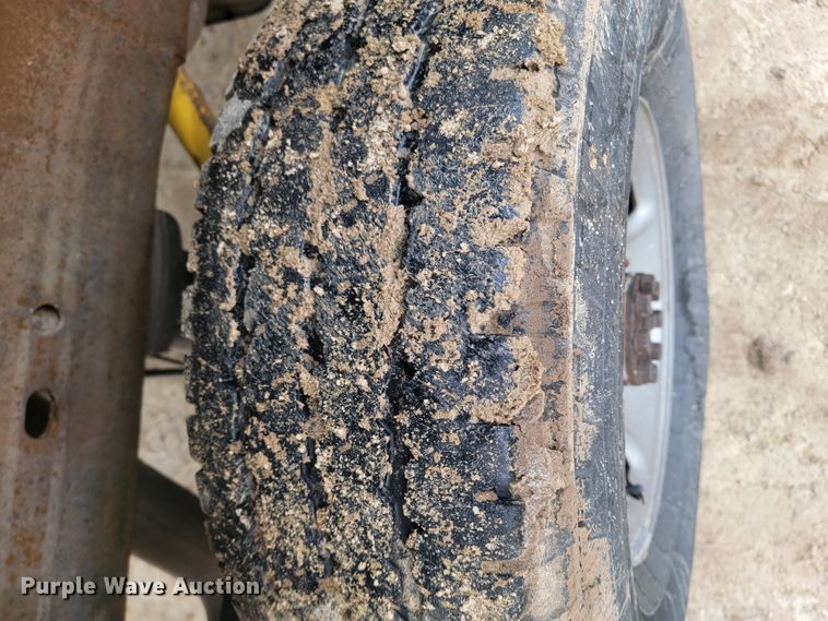 image for item LV9391 2004 Chevrolet Silverado 2500 HD  pickup truck