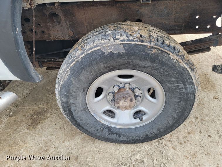 image for item LV9391 2004 Chevrolet Silverado 2500 HD  pickup truck