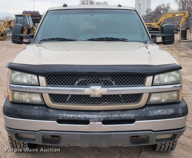 image for item LV9392 2004 Chevrolet Silverado 2500  Crew Cab pickup truck
