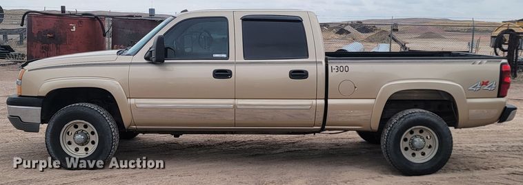 image for item LV9392 2004 Chevrolet Silverado 2500  Crew Cab pickup truck