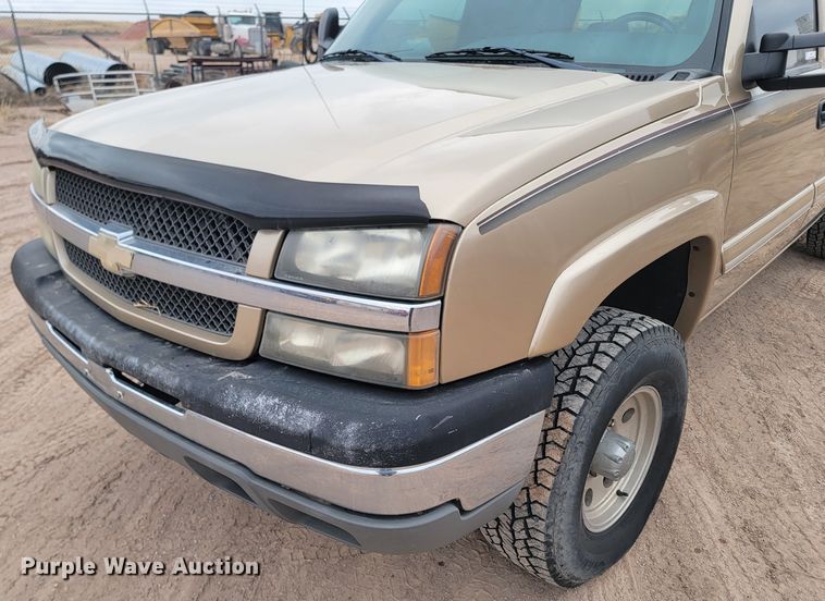 image for item LV9392 2004 Chevrolet Silverado 2500  Crew Cab pickup truck