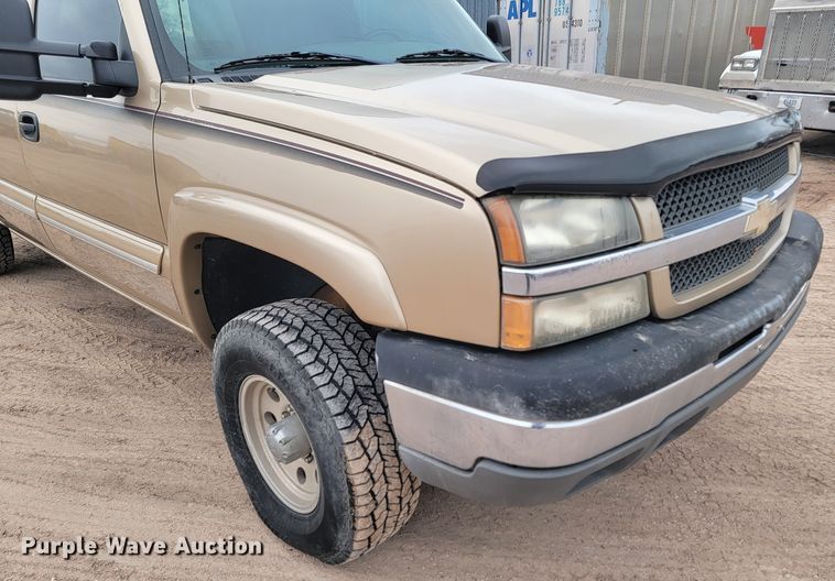 image for item LV9392 2004 Chevrolet Silverado 2500  Crew Cab pickup truck