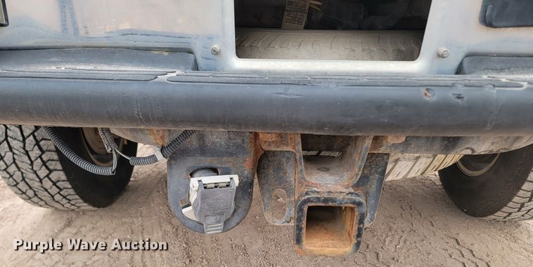 image for item LV9392 2004 Chevrolet Silverado 2500  Crew Cab pickup truck