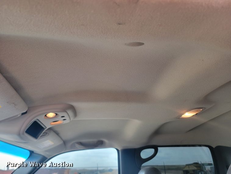 image for item LV9392 2004 Chevrolet Silverado 2500  Crew Cab pickup truck