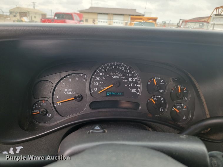 image for item LV9392 2004 Chevrolet Silverado 2500  Crew Cab pickup truck