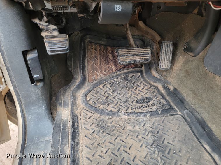 image for item LV9392 2004 Chevrolet Silverado 2500  Crew Cab pickup truck