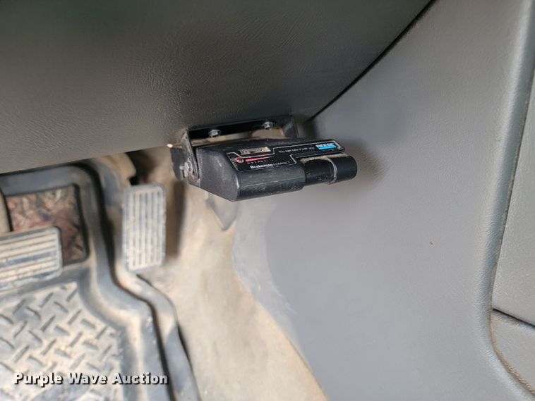 image for item LV9392 2004 Chevrolet Silverado 2500  Crew Cab pickup truck