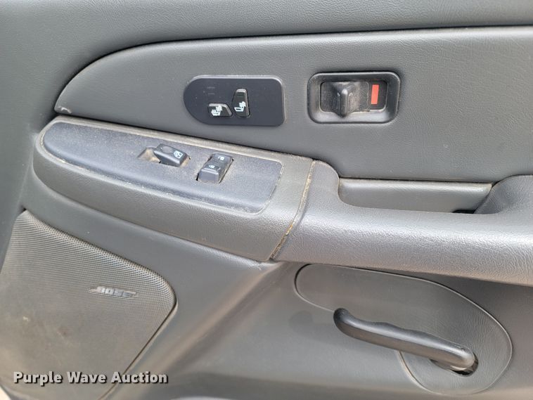 image for item LV9392 2004 Chevrolet Silverado 2500  Crew Cab pickup truck