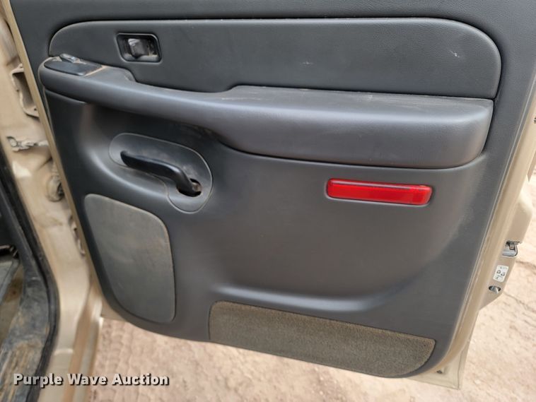 image for item LV9392 2004 Chevrolet Silverado 2500  Crew Cab pickup truck