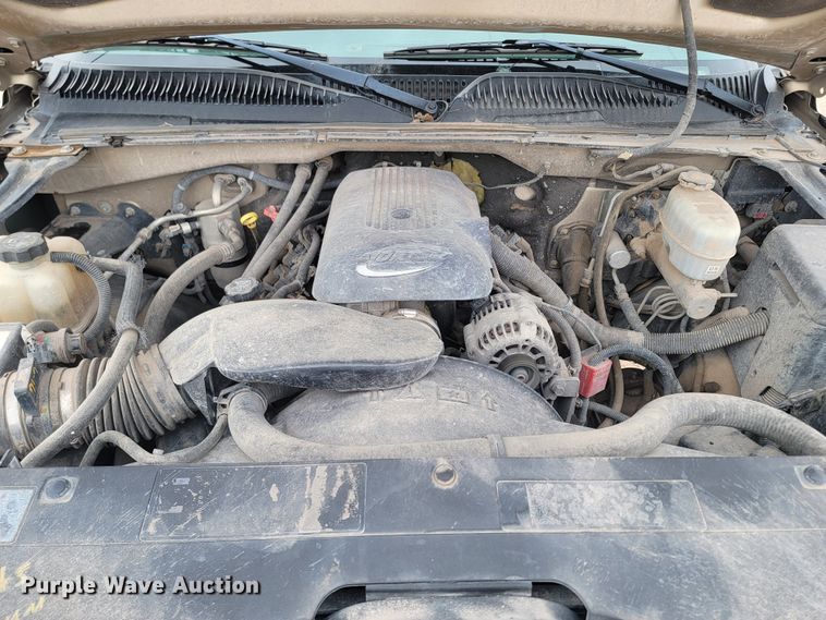 image for item LV9392 2004 Chevrolet Silverado 2500  Crew Cab pickup truck