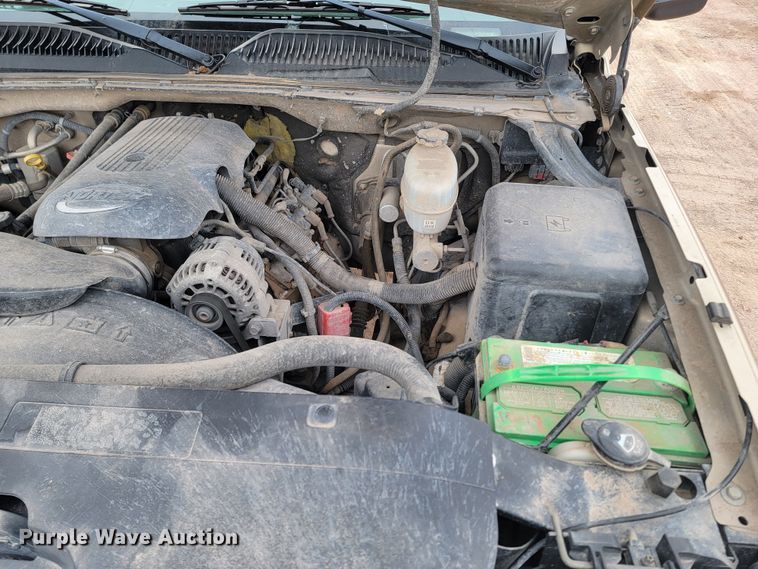 image for item LV9392 2004 Chevrolet Silverado 2500  Crew Cab pickup truck