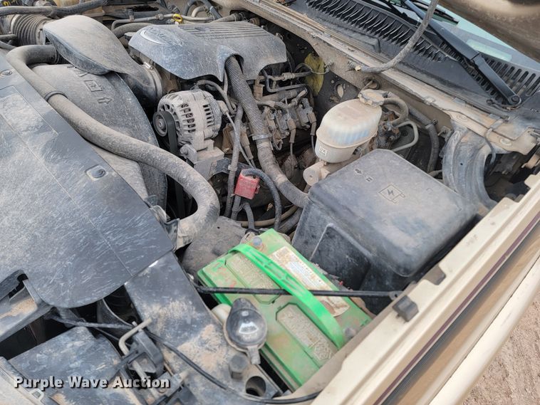 image for item LV9392 2004 Chevrolet Silverado 2500  Crew Cab pickup truck