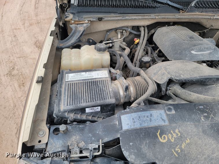 image for item LV9392 2004 Chevrolet Silverado 2500  Crew Cab pickup truck