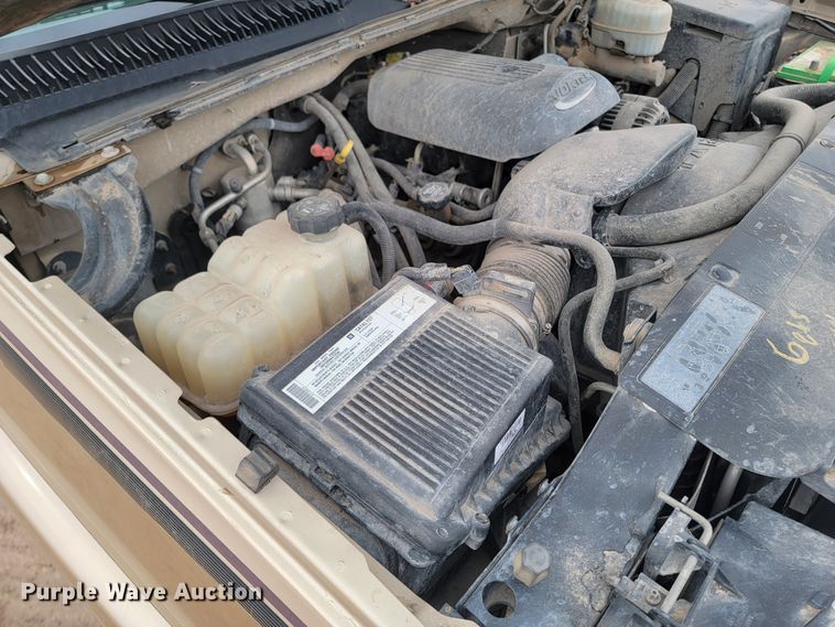 image for item LV9392 2004 Chevrolet Silverado 2500  Crew Cab pickup truck