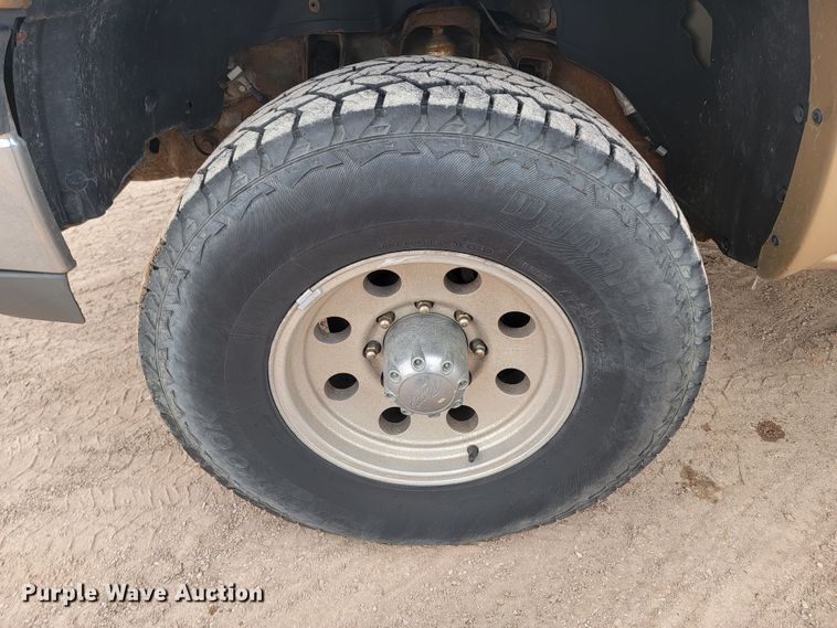 image for item LV9392 2004 Chevrolet Silverado 2500  Crew Cab pickup truck