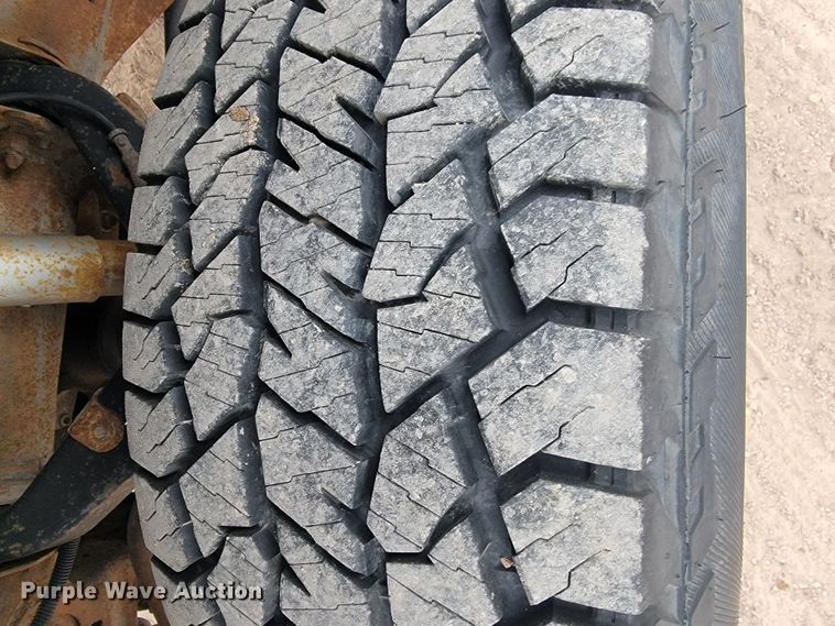 image for item LV9392 2004 Chevrolet Silverado 2500  Crew Cab pickup truck