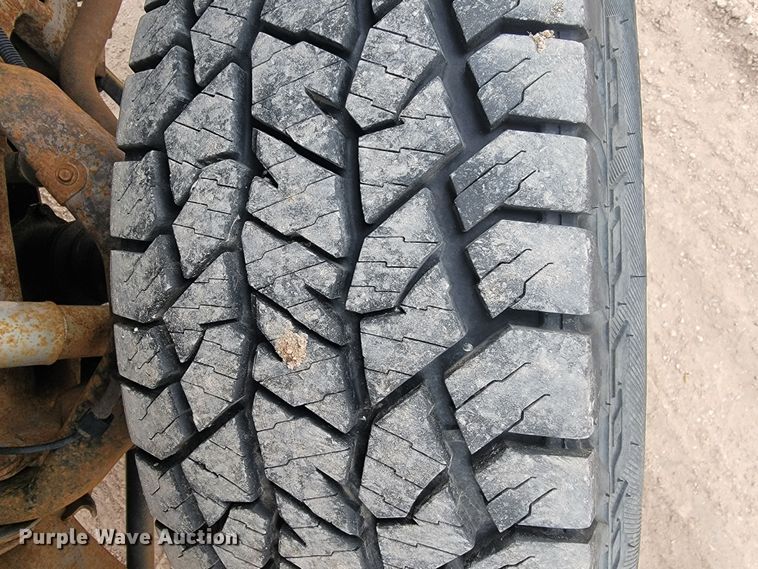 image for item LV9392 2004 Chevrolet Silverado 2500  Crew Cab pickup truck