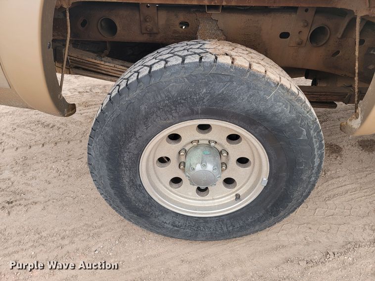 image for item LV9392 2004 Chevrolet Silverado 2500  Crew Cab pickup truck