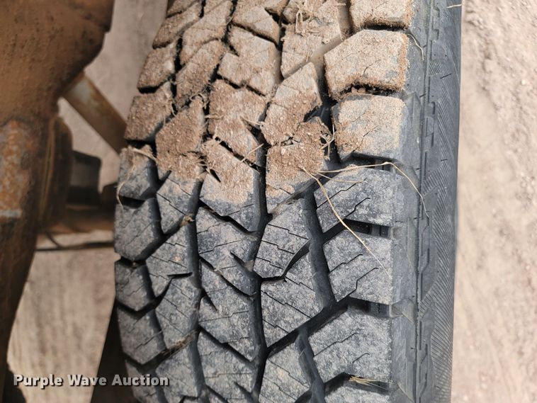 image for item LV9392 2004 Chevrolet Silverado 2500  Crew Cab pickup truck