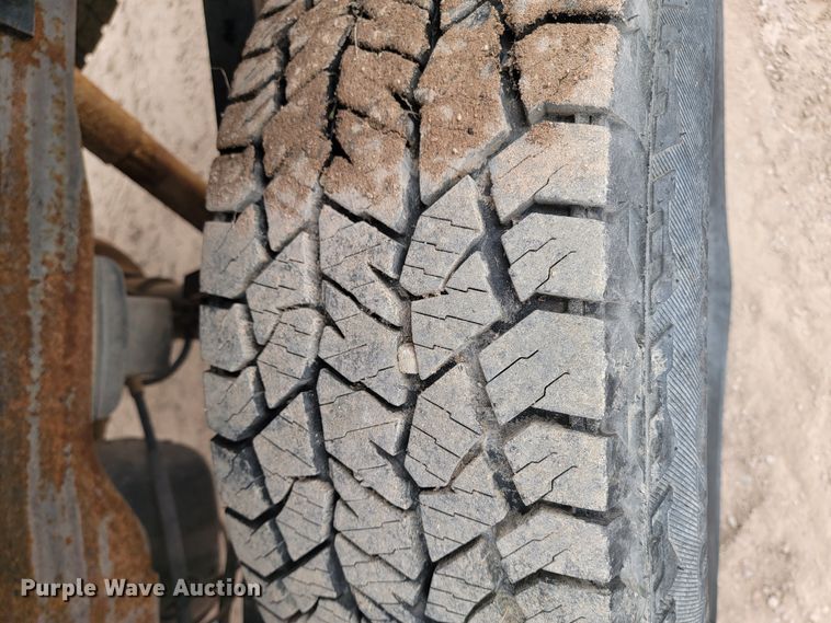 image for item LV9392 2004 Chevrolet Silverado 2500  Crew Cab pickup truck