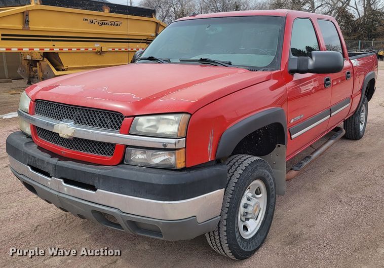 image for item LV9393 2004 Chevrolet Silverado 2500  Crew Cab pickup truck