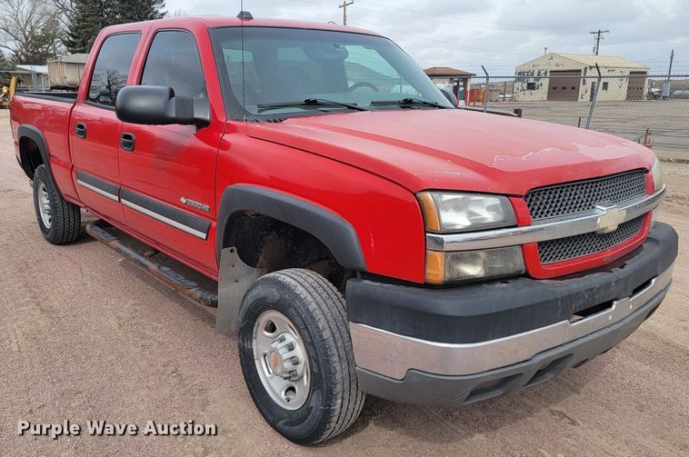 image for item LV9393 2004 Chevrolet Silverado 2500  Crew Cab pickup truck